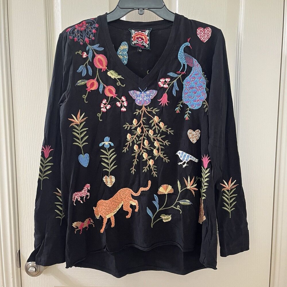 Johnny Was Adela Slit Sleeve Tee Black V-Neck Embroidered Animals Women's Small